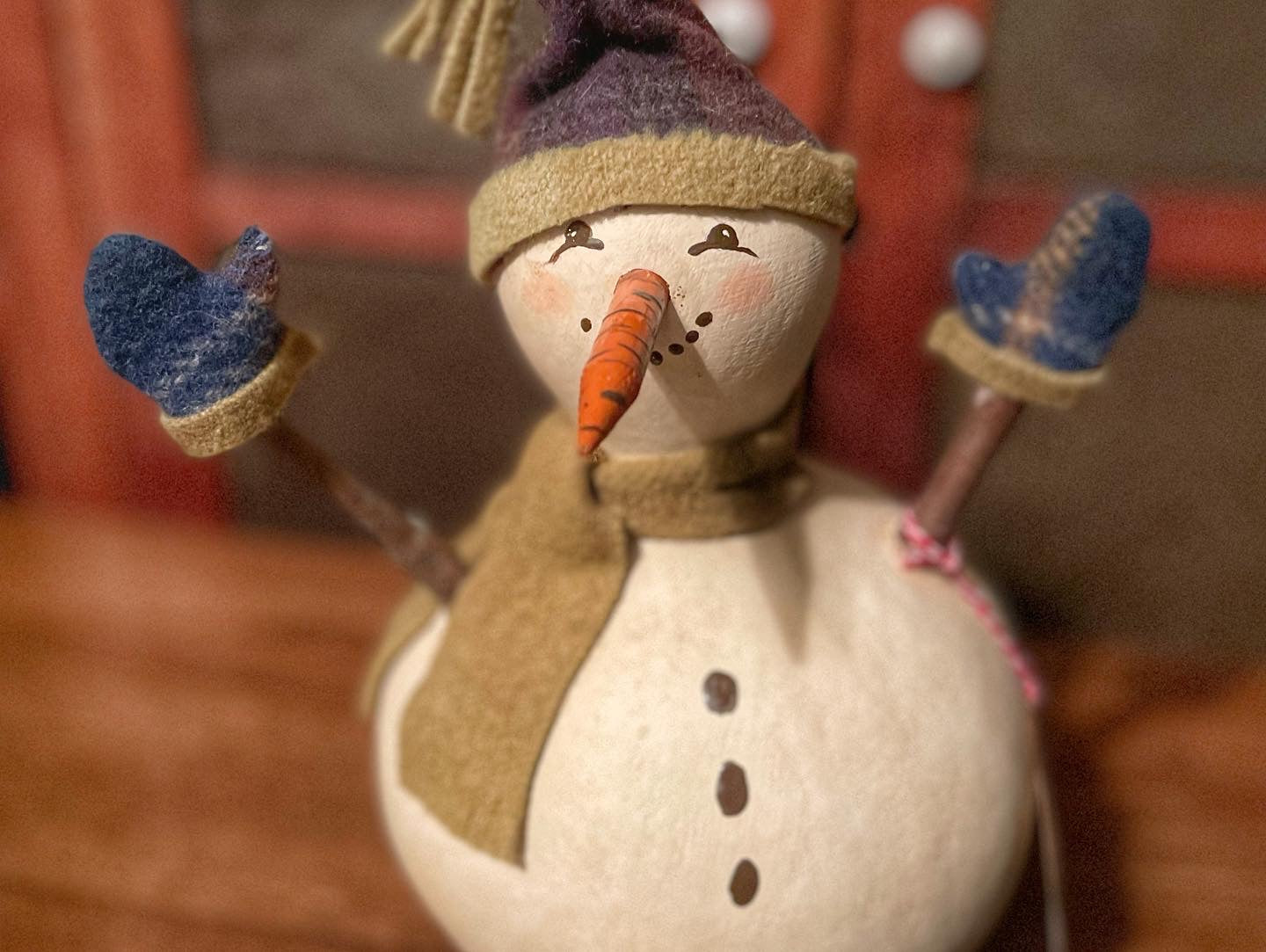 Large Soggy Bottom Snowman on Wooden Base (With Mittens)