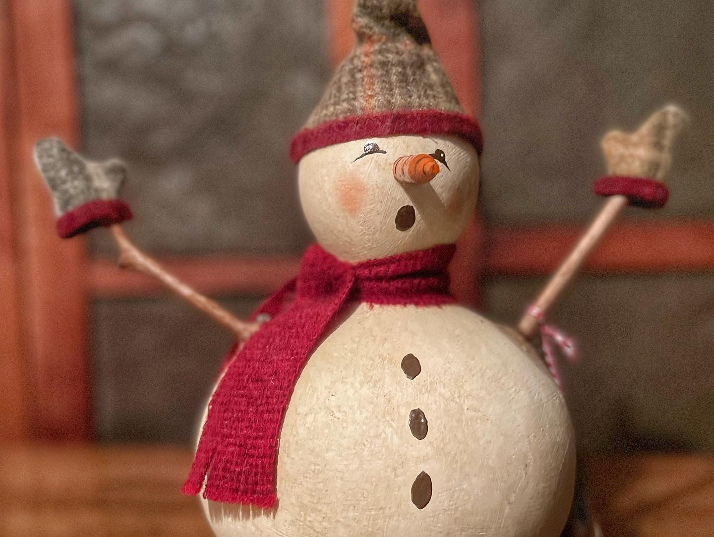 Large Soggy Bottom Snowman on Wooden Base (With Mittens)