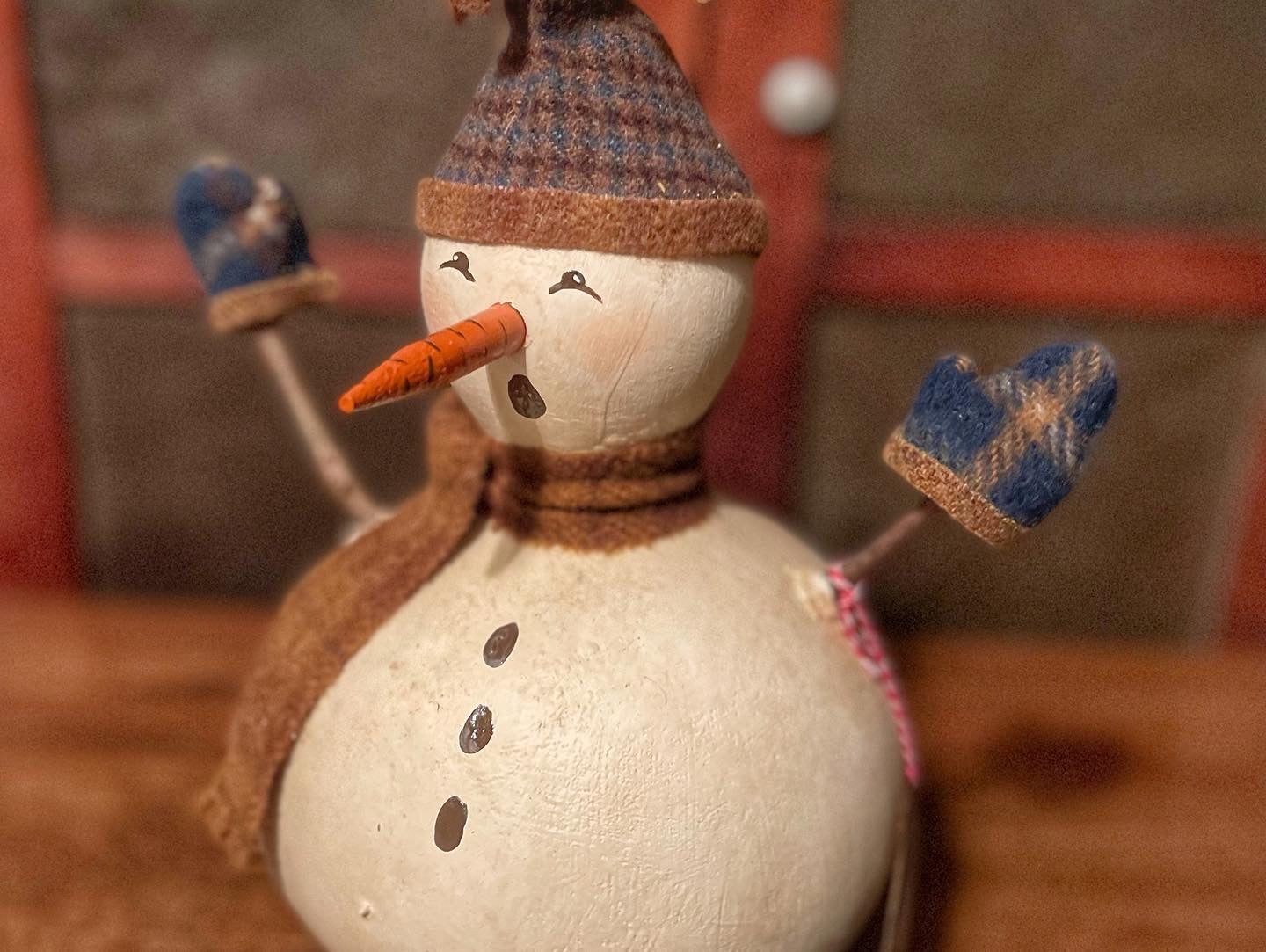 Large Soggy Bottom Snowman on Wooden Base (With Mittens)